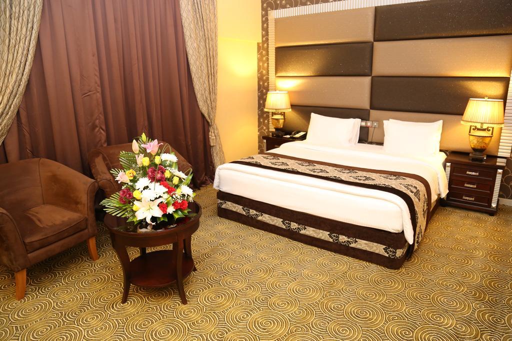 Abjad Grand Hotel Dubai Exteriör bild